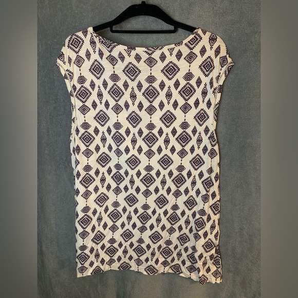 Women’s size large sleeveless blouse with pattern - Picture 2 of 2